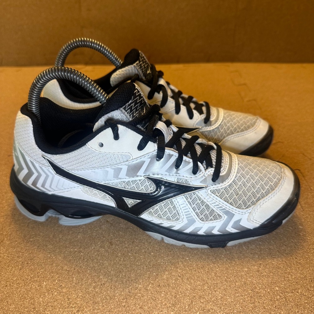Mizuno Wave Bolt 7 Womens Volleyball Shoes White Black Silver V1GC186008 Sz 7.5